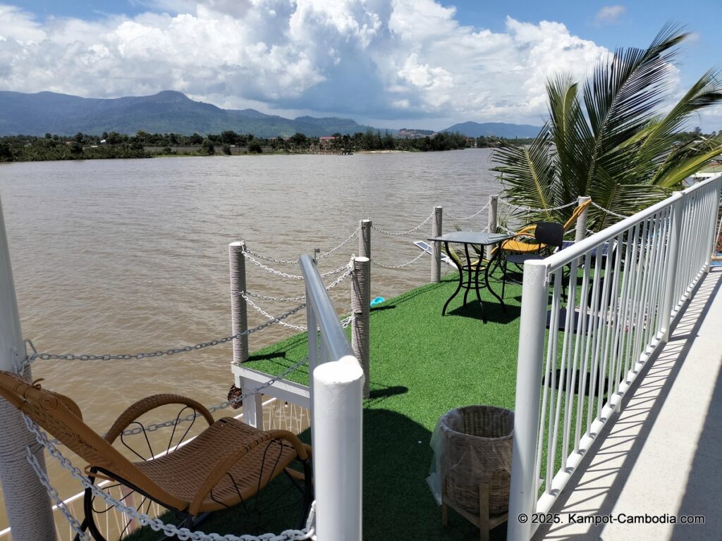 amour lomhai fish island in kampot cambodia