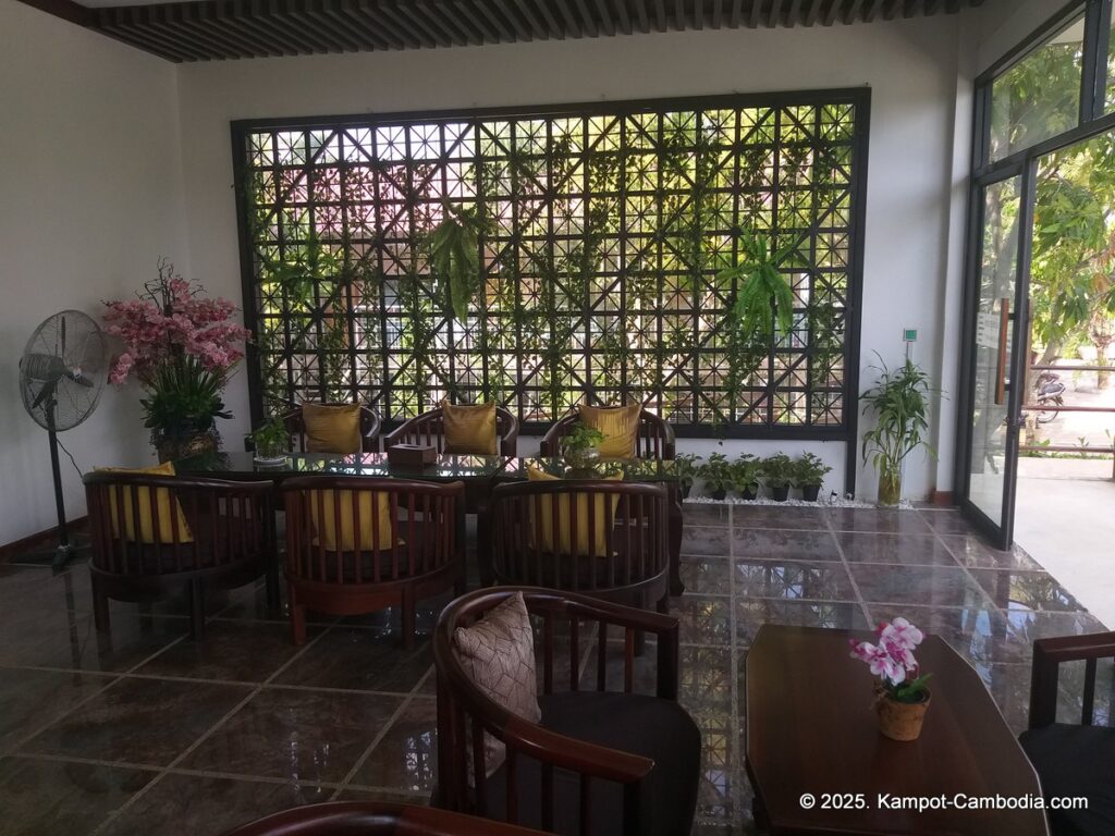 lodge moni essara in kampot cambodia