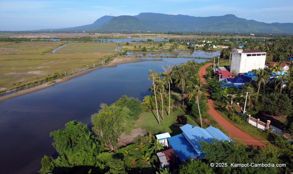 Kampheak Roath Treuy Koh Bungalows in kampot cambodia fish island