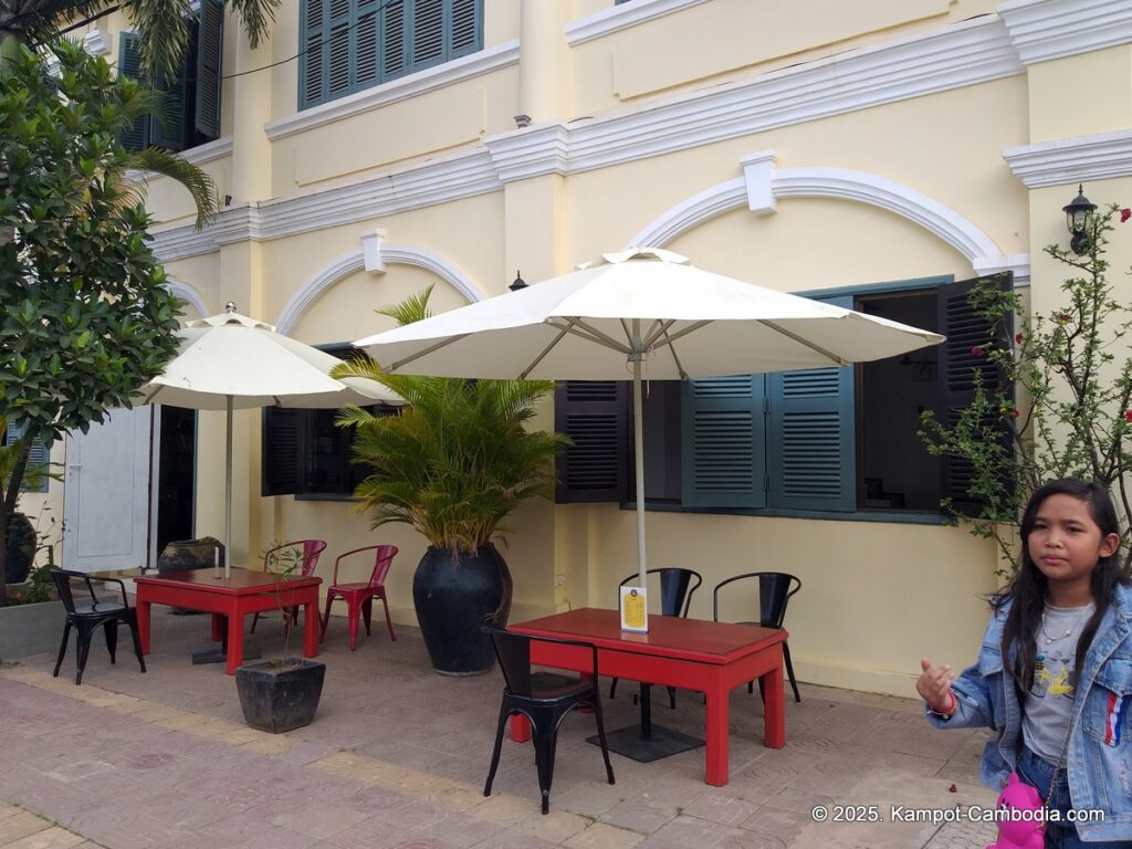 la java bleue hotel in kampot, cambodia