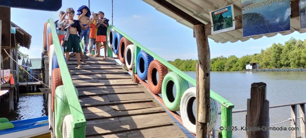 Trapeang Sangkae mangrove in kampot cambodia. boats and rooms.