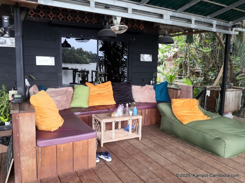 hideaway river rooms and restaurant in kampot cambodia