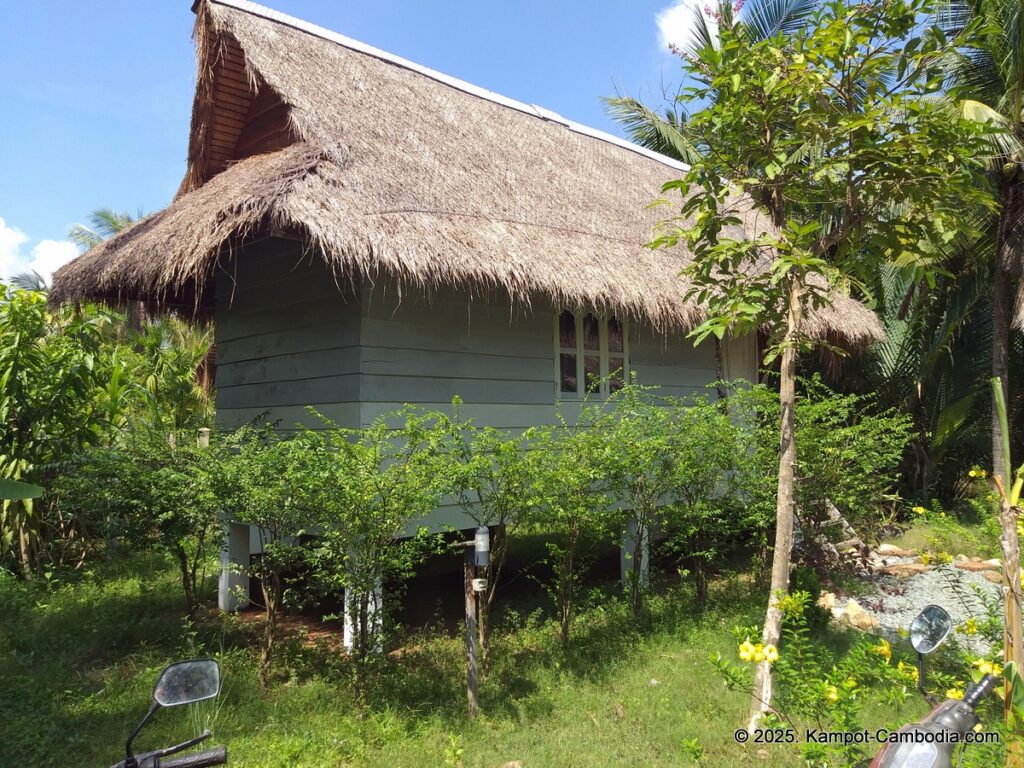 retro kampot guesthouse in cambodia