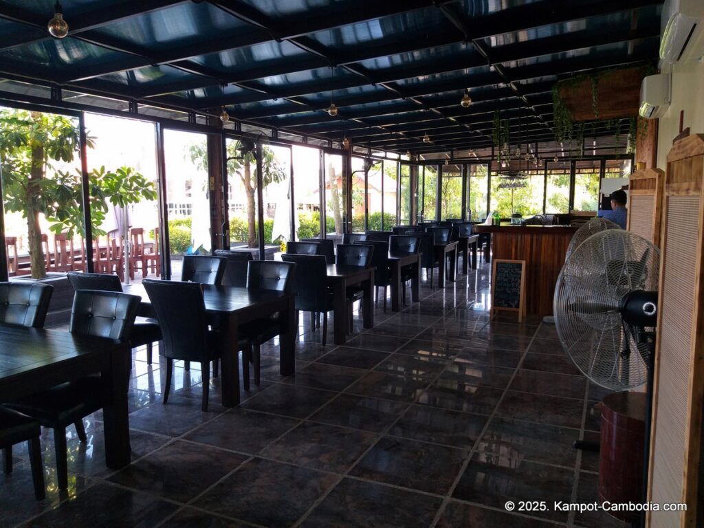 lodge moni essara in kampot cambodia