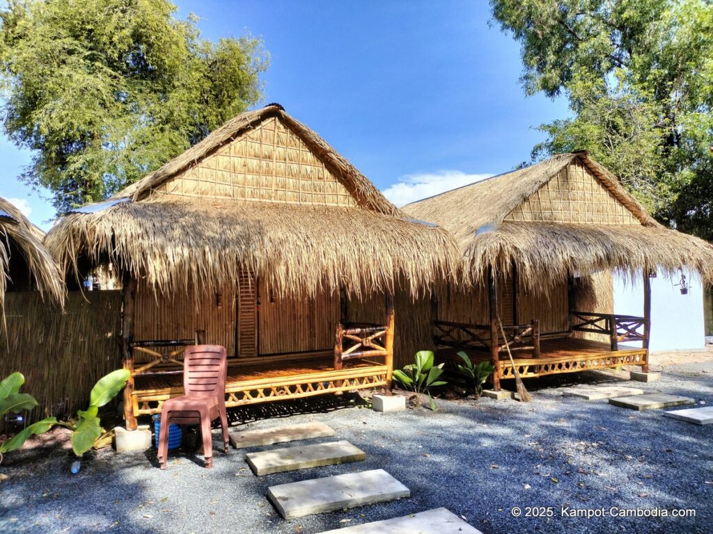 anuksavary dorng prek kampot bungalows in cambodia