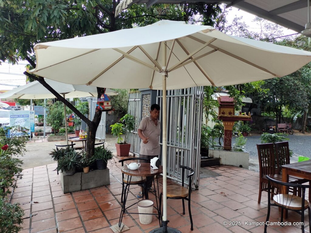 lea's thai restaurant in kampot cambodia