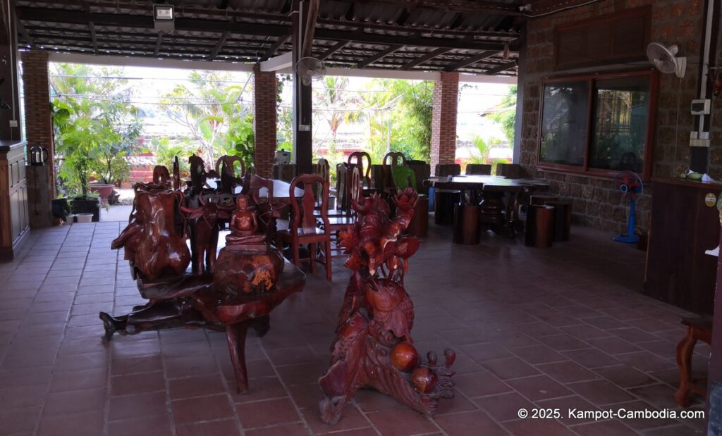 Kampheak Roath Treuy Koh Bungalows in kampot cambodia fish island