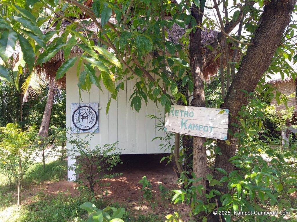 retro kampot guesthouse in cambodia