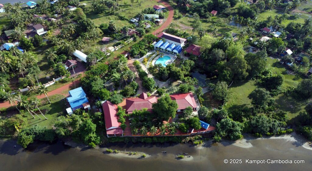 Kampheak Roath Treuy Koh Bungalows in kampot cambodia fish island