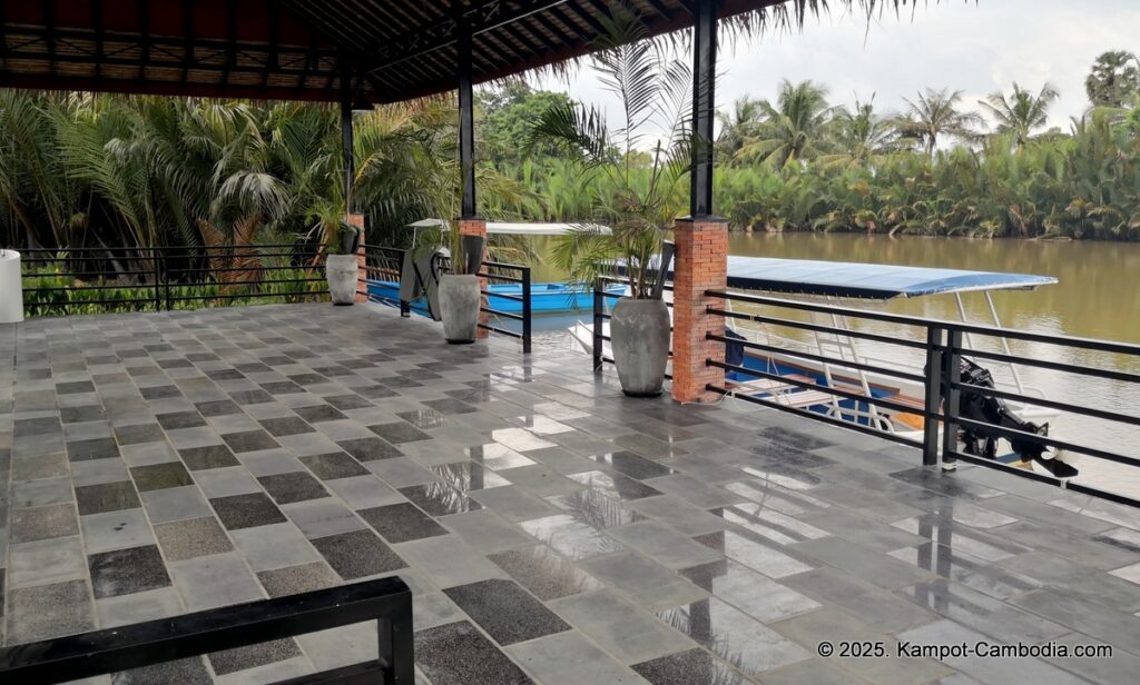 lodge moni essara in kampot cambodia