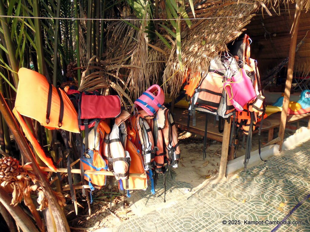 bopha Prey riverside guesthouse and kayaks in kampot cambodia