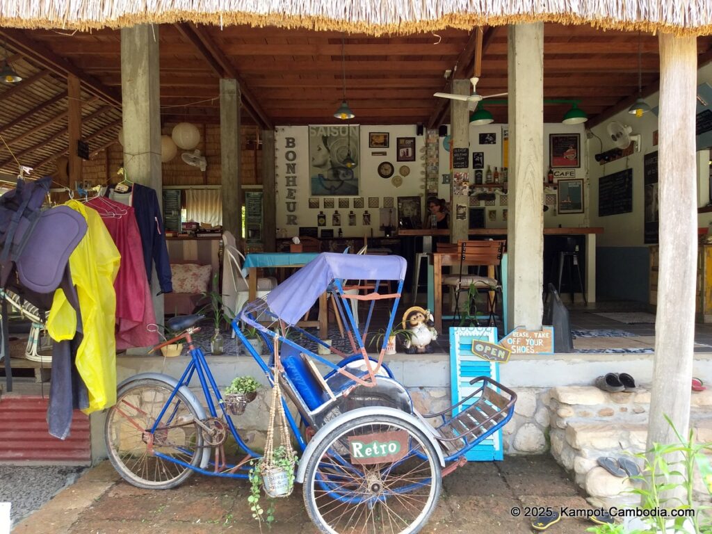 retro kampot guesthouse in cambodia