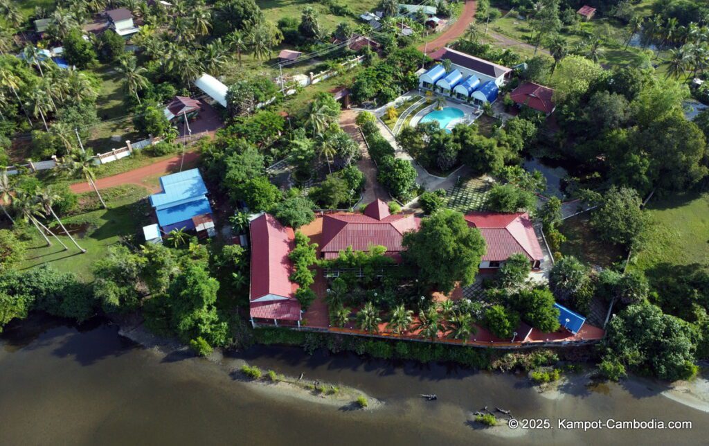 Kampheak Roath Treuy Koh Bungalows in kampot cambodia fish island