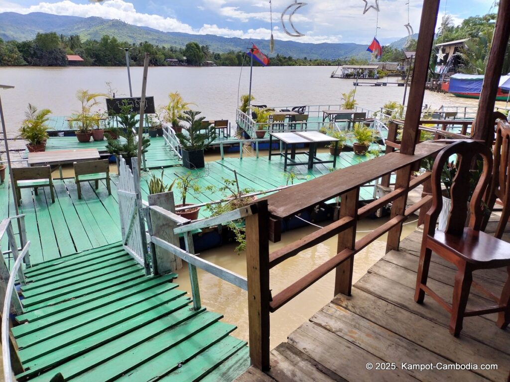 bopha Prey riverside guesthouse and kayaks in kampot cambodia