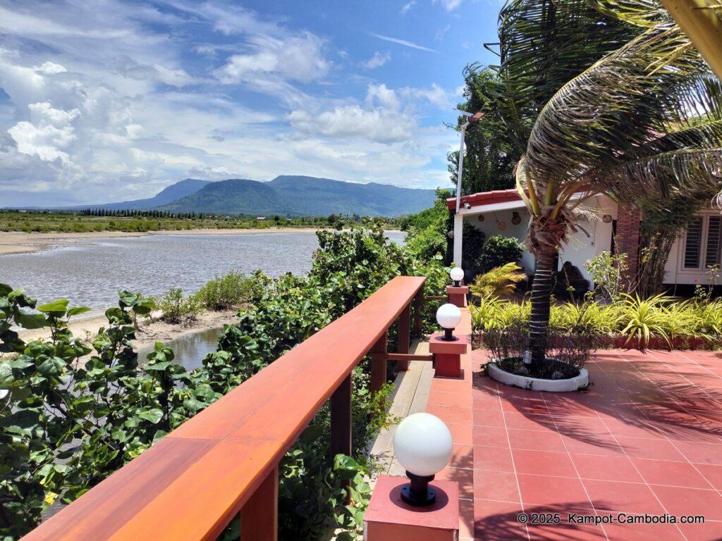 kampheak roath treuy koh bungalows on fish island in kampot cambodia