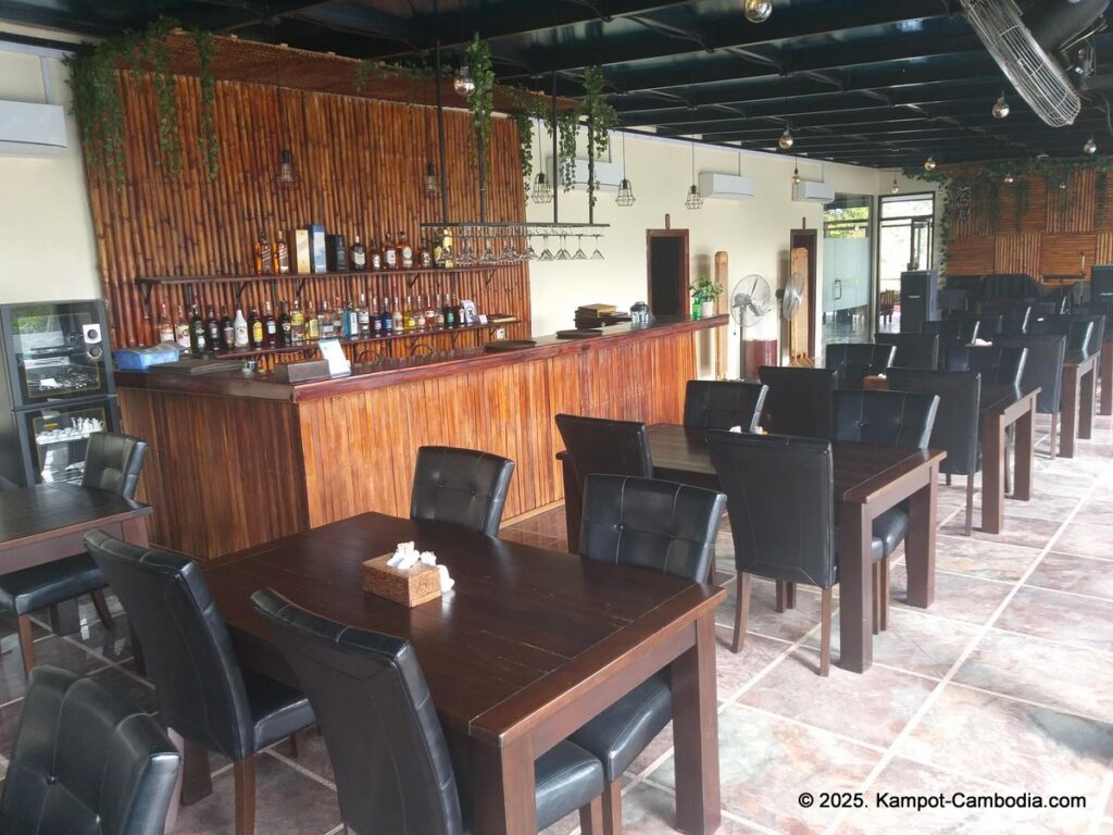 lodge moni essara in kampot cambodia