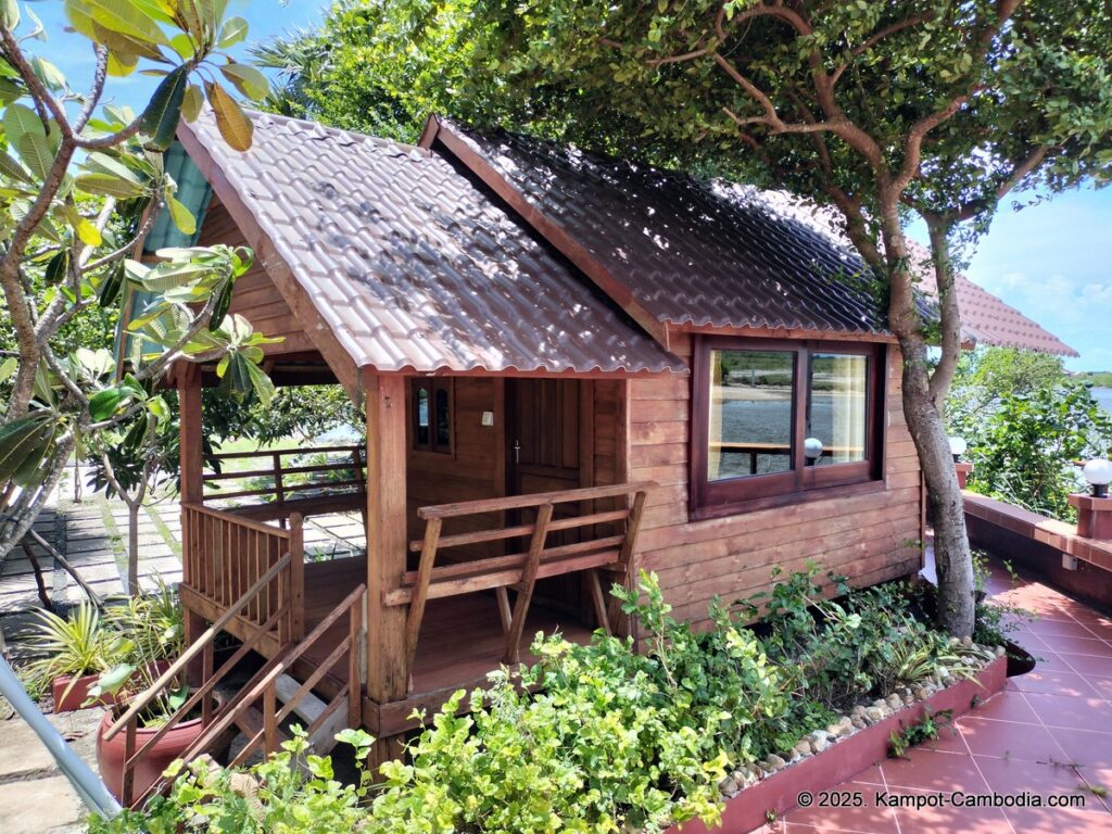 kampheak roath treuy koh bungalows on fish island in kampot cambodia