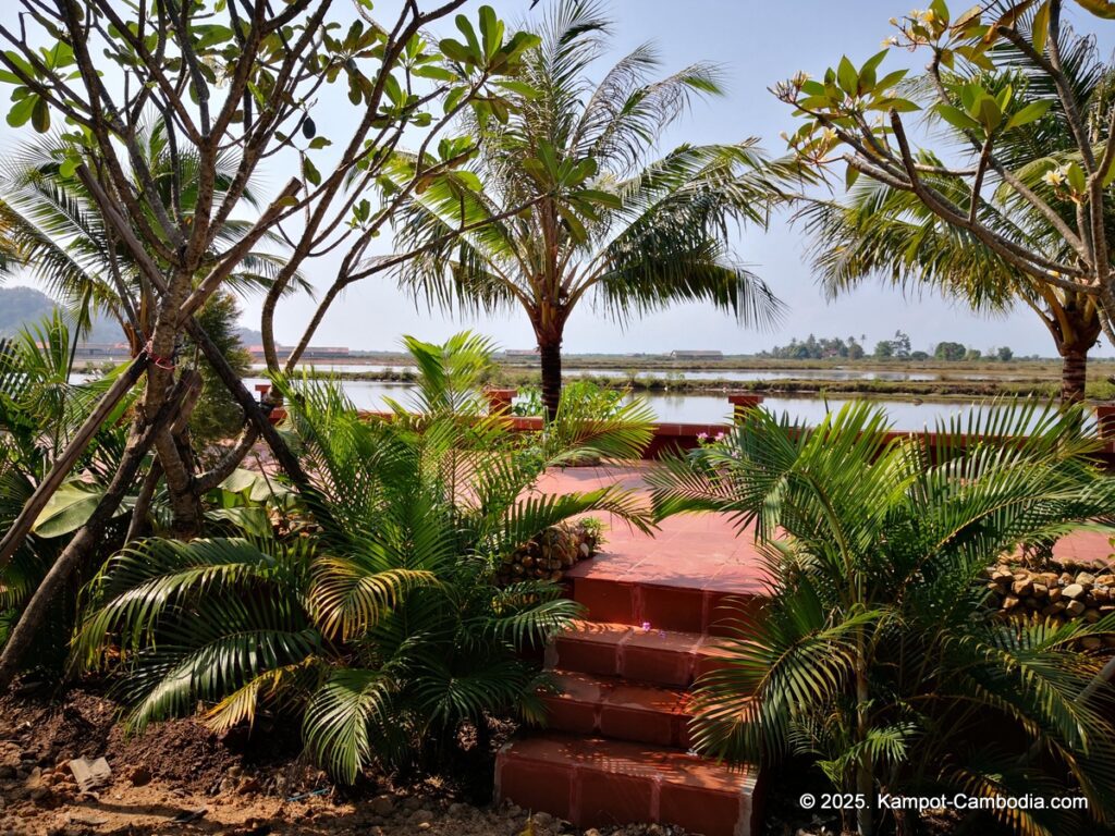 Kampheak Roath Treuy Koh Bungalows in kampot cambodia fish island