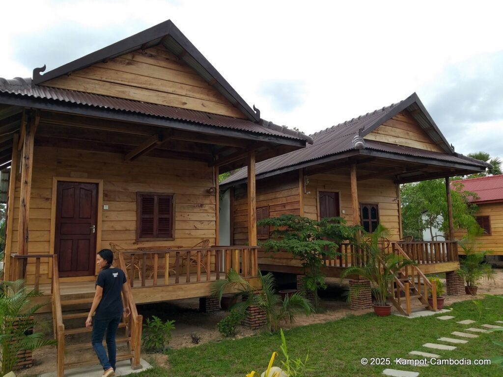 hidden oasis bungalows in kampot cambodia