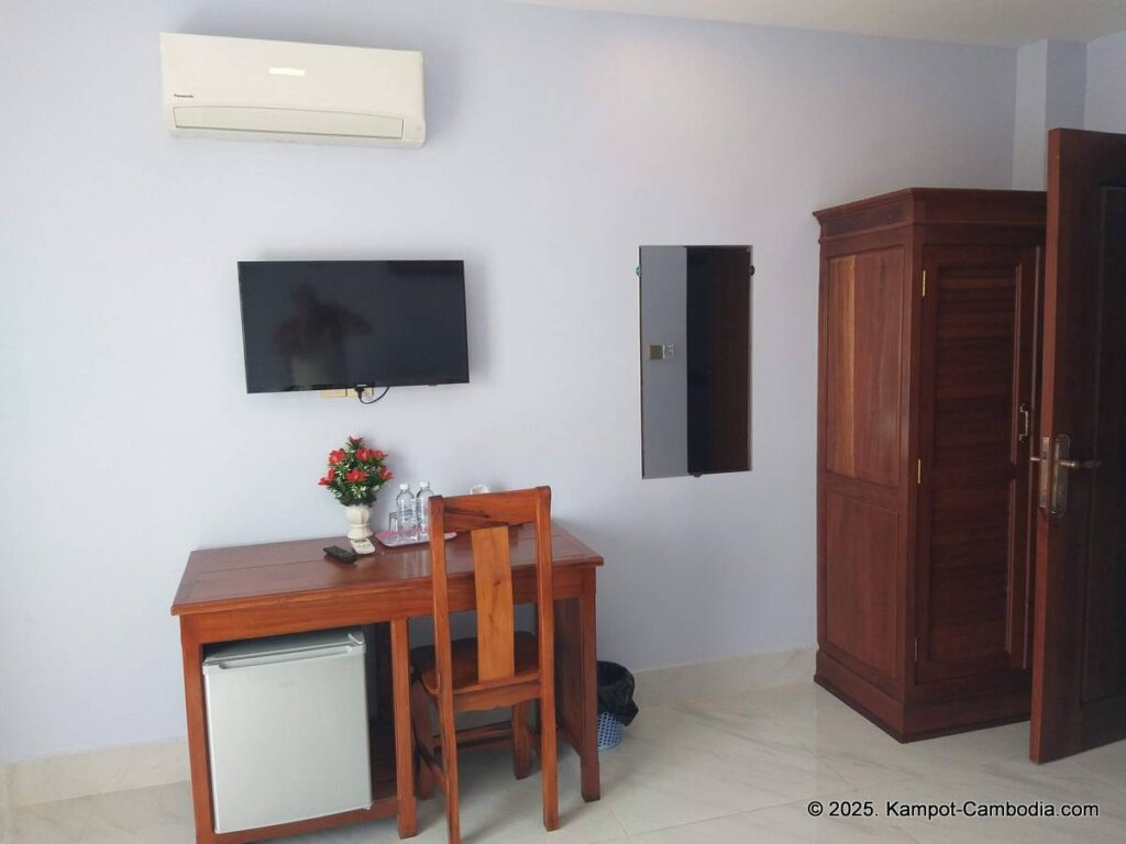 heng heng guesthouse and apartments in kampot cambodia