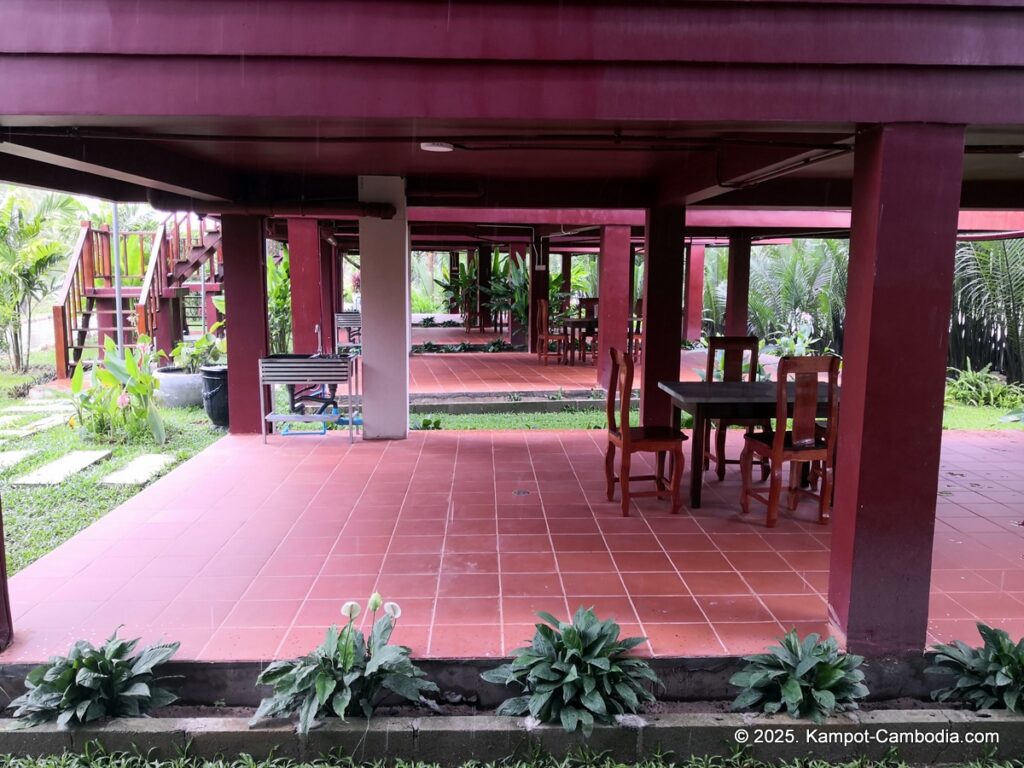 lodge moni essara in kampot cambodia