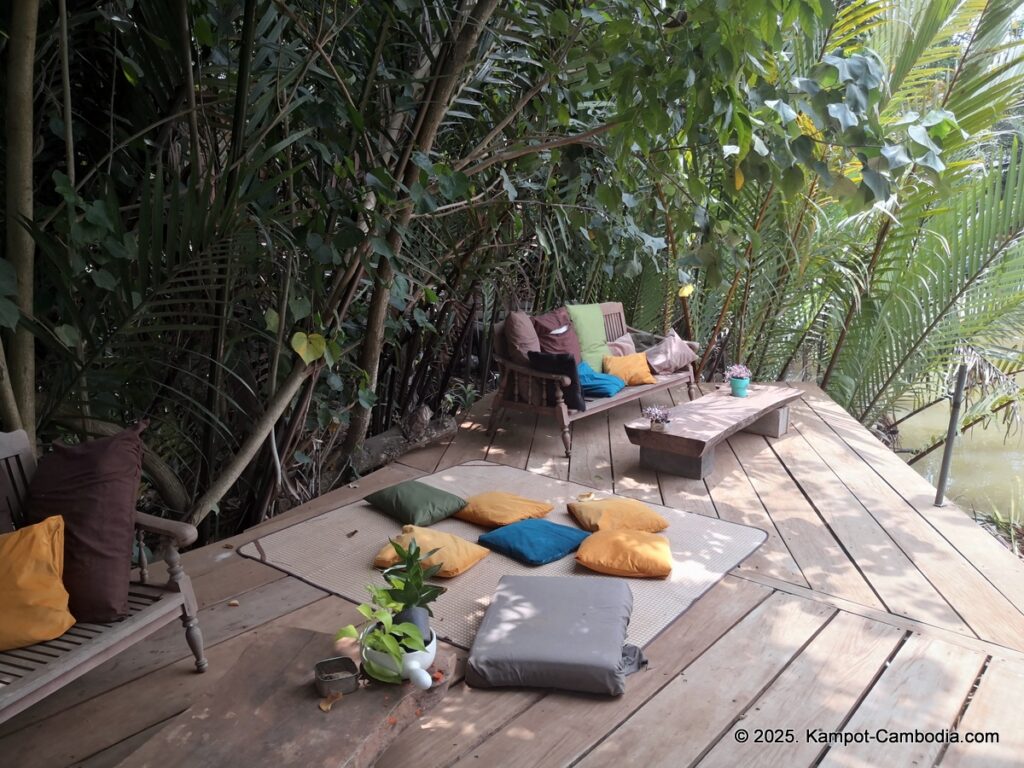 hideaway river rooms and restaurant in kampot cambodia