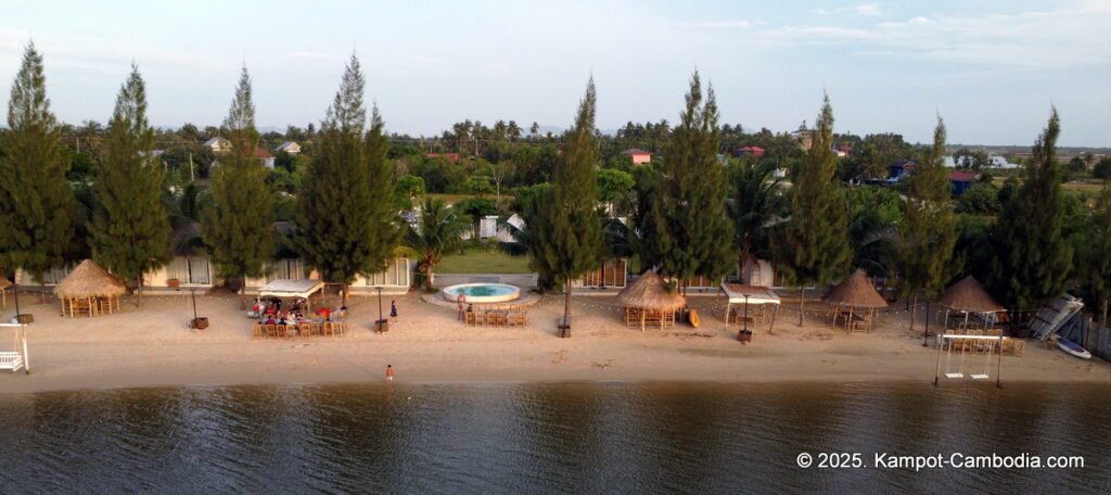 Damboung bungalows fish island kampot cambodia