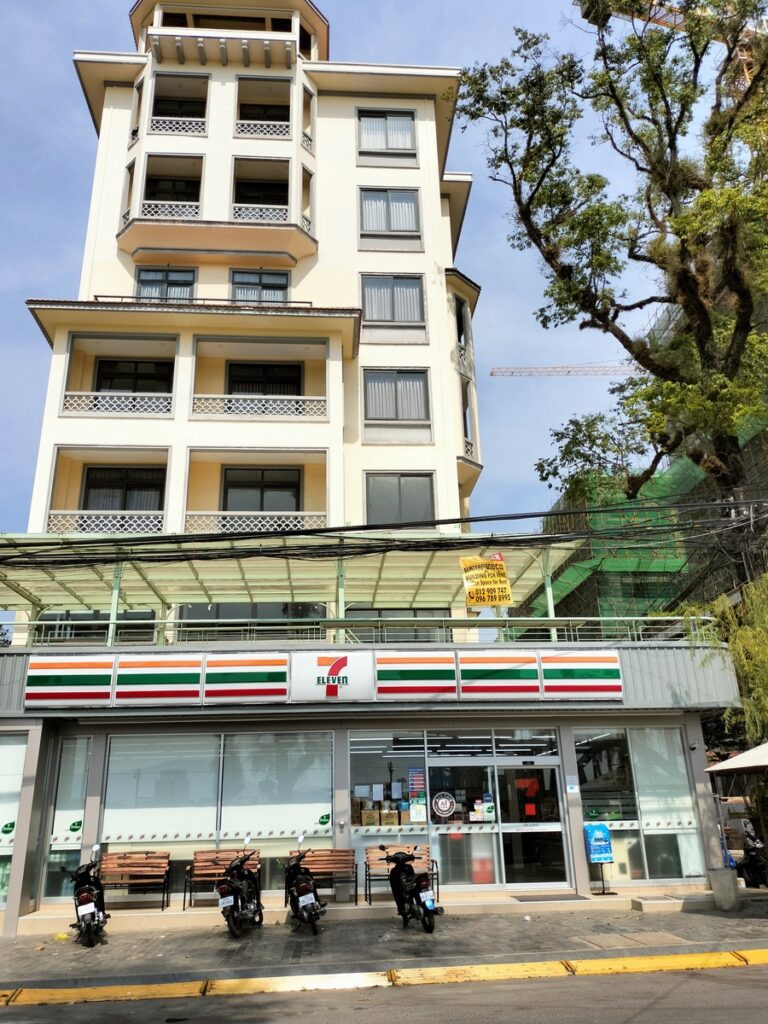 7-eleven in kampot cambodia