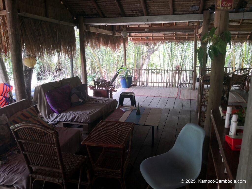 retro kampot guesthouse in cambodia