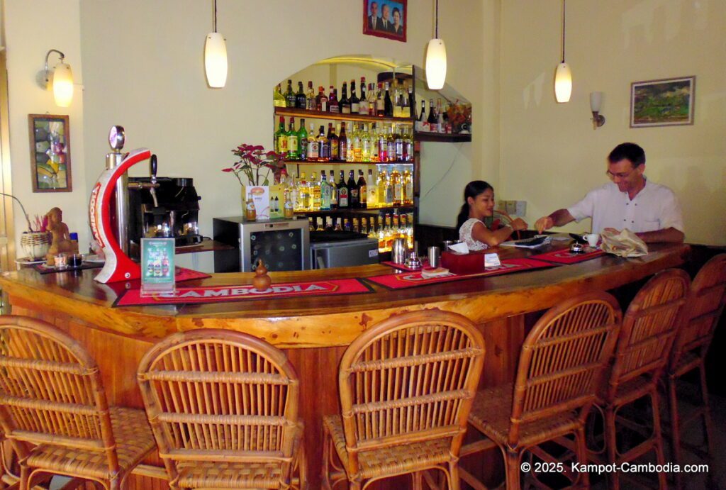 auberge du soliel restaurant in kampot cambodia