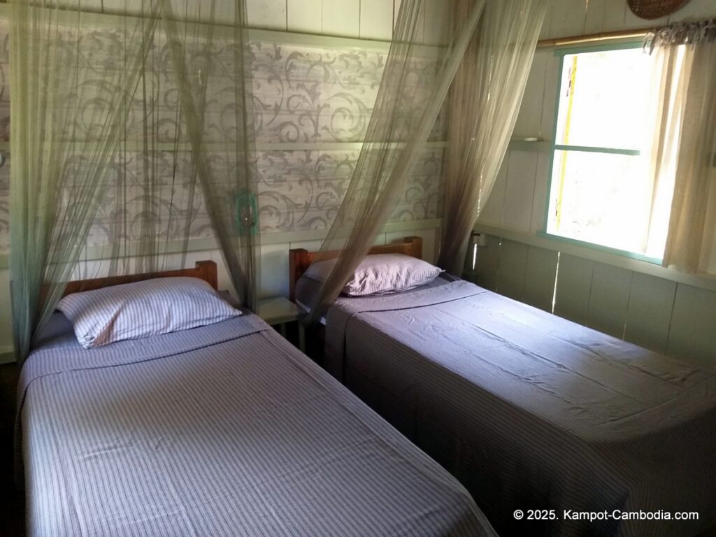 retro kampot guesthouse in cambodia