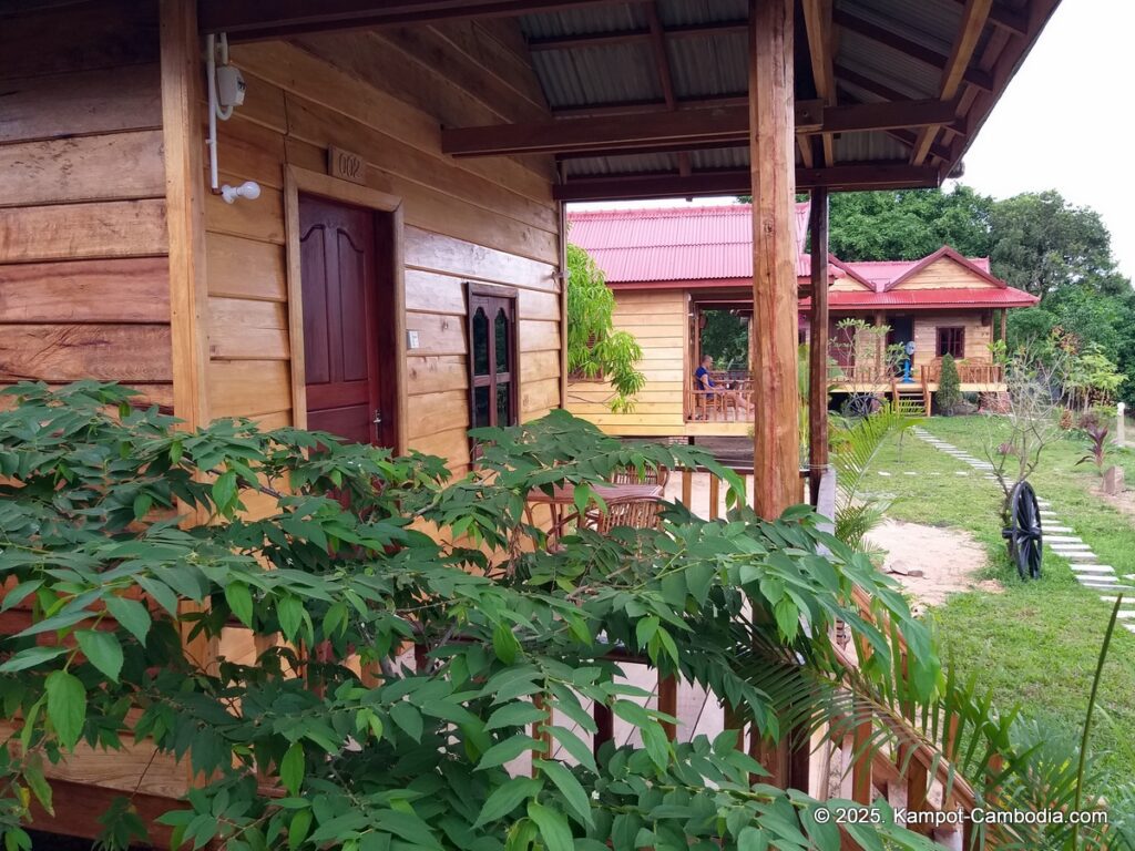 hidden oasis bungalows in kampot cambodia