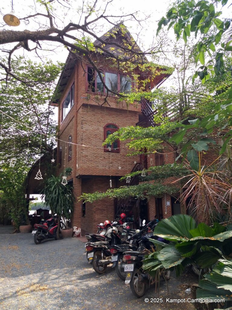 bamboo bungalows in kampot cambodia