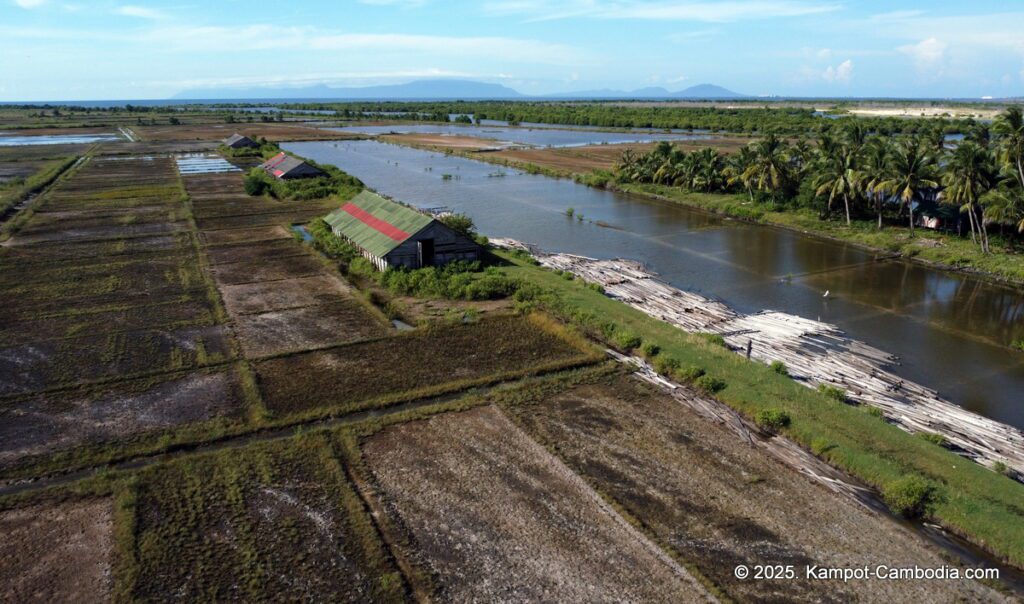 Kampheak Roath Treuy Koh Bungalows in kampot cambodia fish island