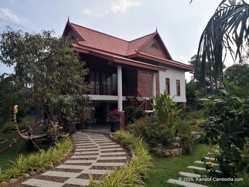 lodge moni essara in kampot cambodia