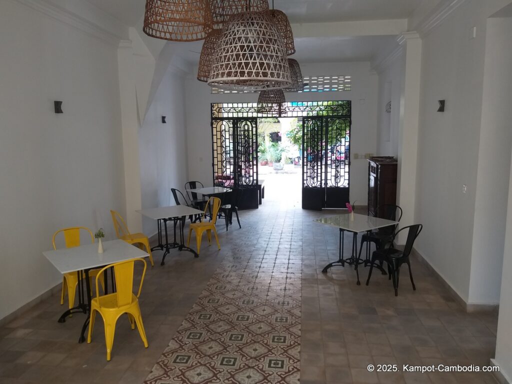 la java bleue hotel in kampot, cambodia