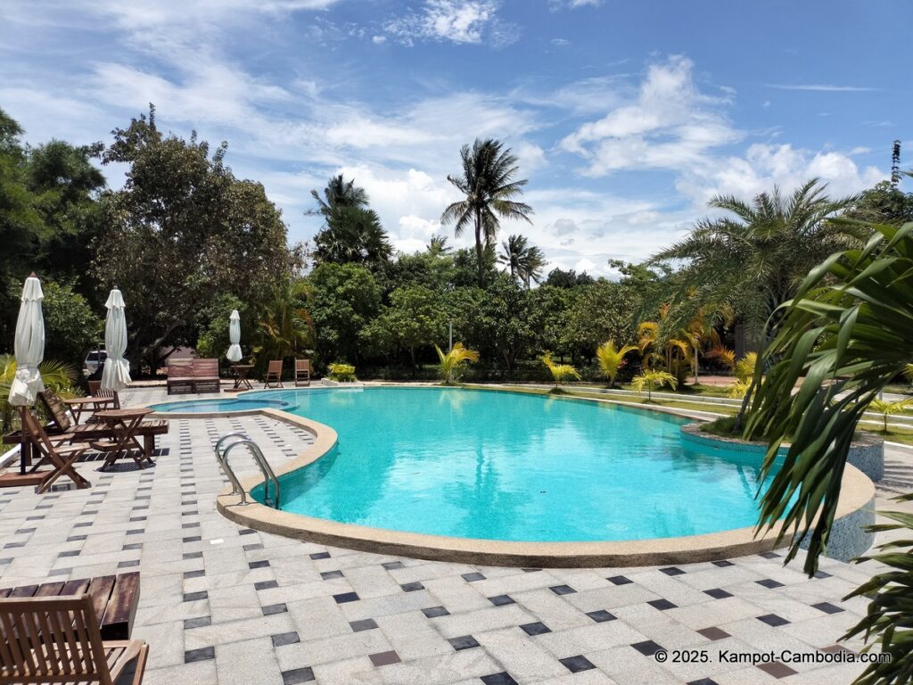 kampheak roath treuy koh bungalows on fish island in kampot cambodia