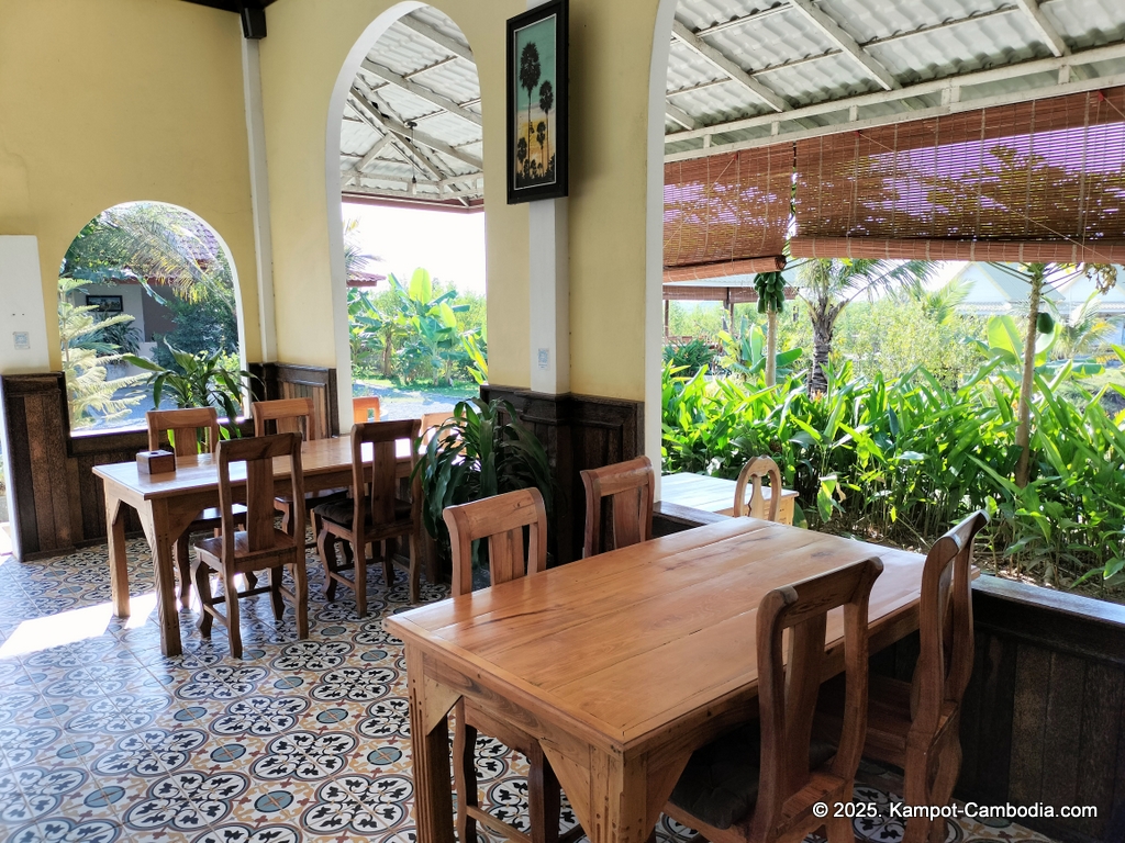 palm town restaurant in kampot cambodia