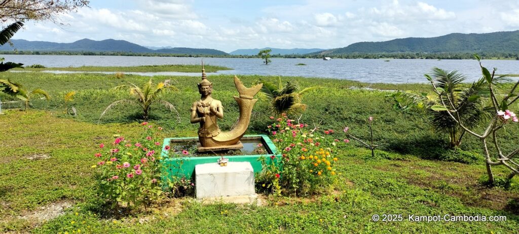 Champs dámour hotel and restaurant on secret lake. kampot, cambodia