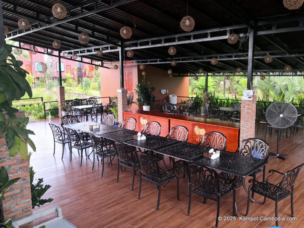 lodge moni essara in kampot cambodia