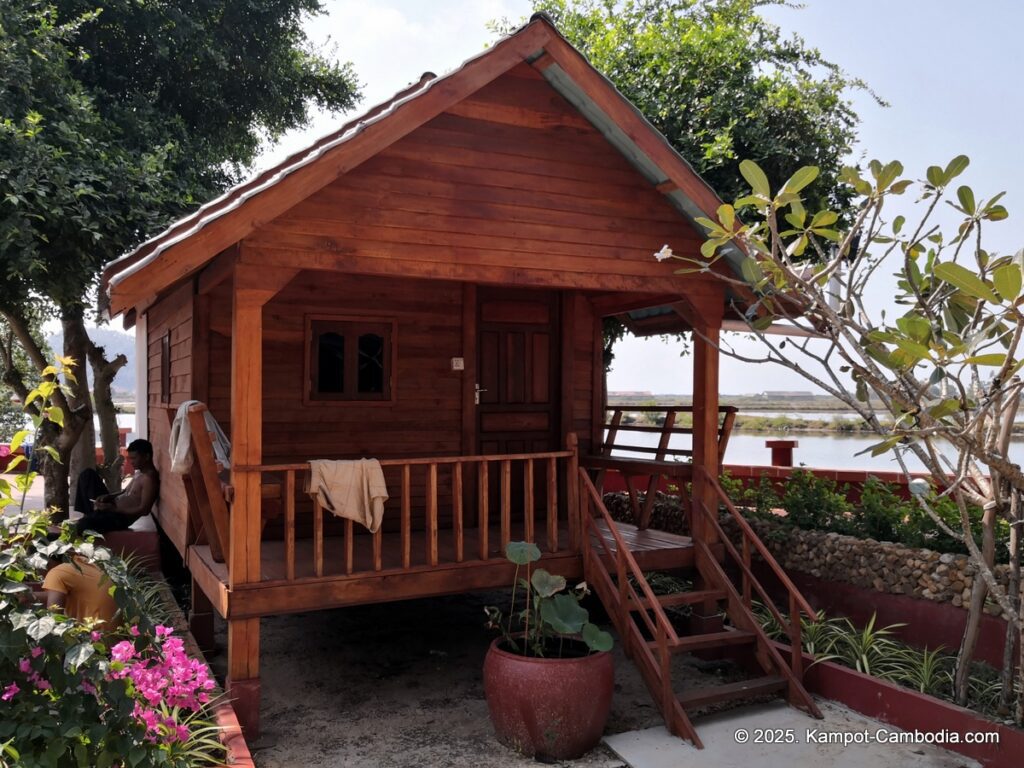 Kampheak Roath Treuy Koh Bungalows in kampot cambodia fish island