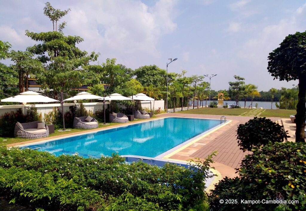 castle bayview hotel in kampot cambodia