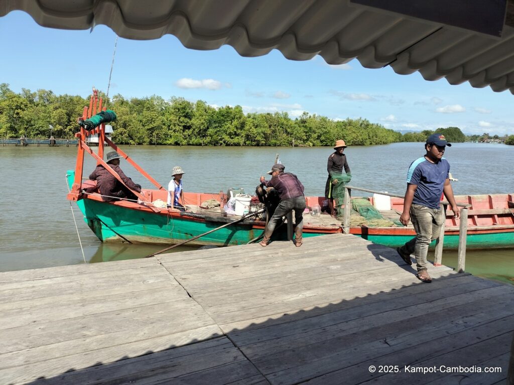 Trapeang Sangkae mangrove in kampot cambodia. boats and rooms.