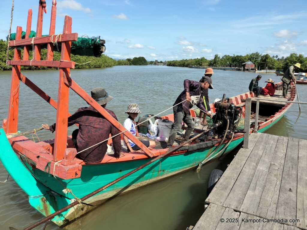 Trapeang Sangkae mangrove in kampot cambodia. boats and rooms.