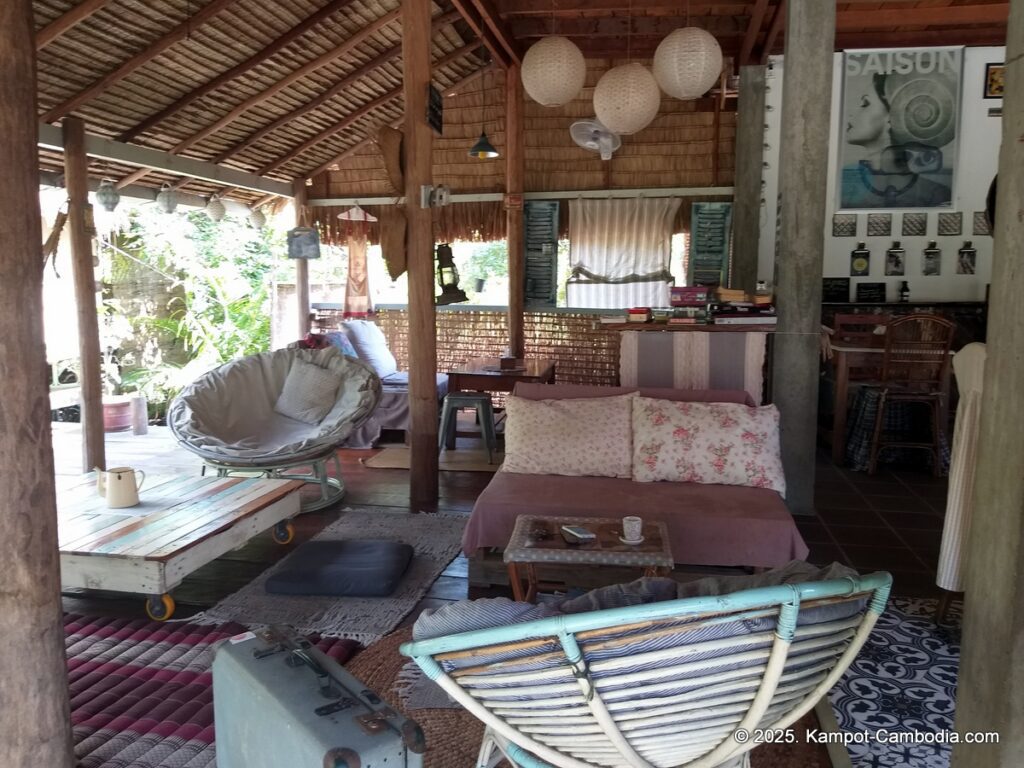 retro kampot guesthouse in cambodia