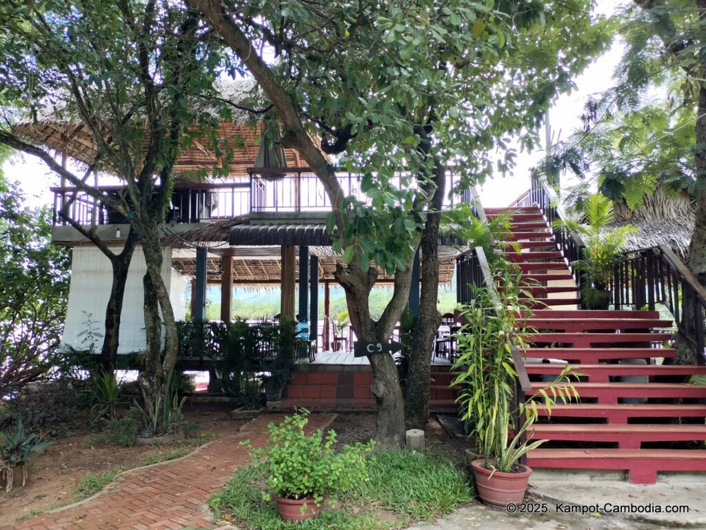 Welcome to Les Manguiers, Mango Tree Hotel Resort in kampot cambodia