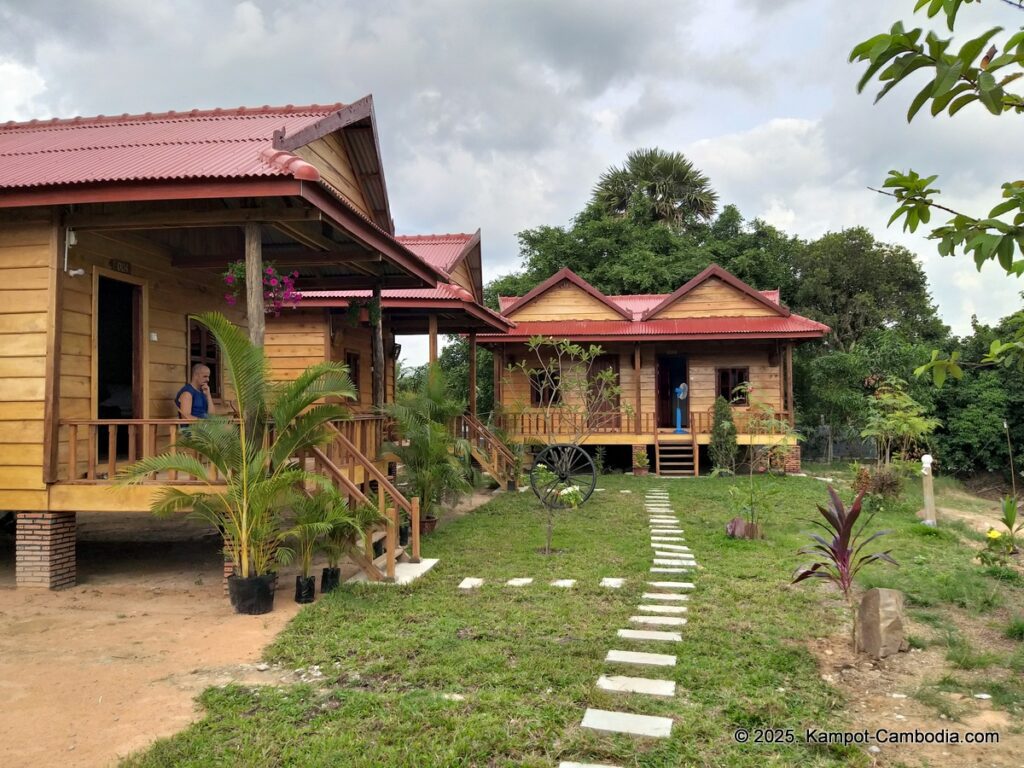 hidden oasis bungalows in kampot cambodia