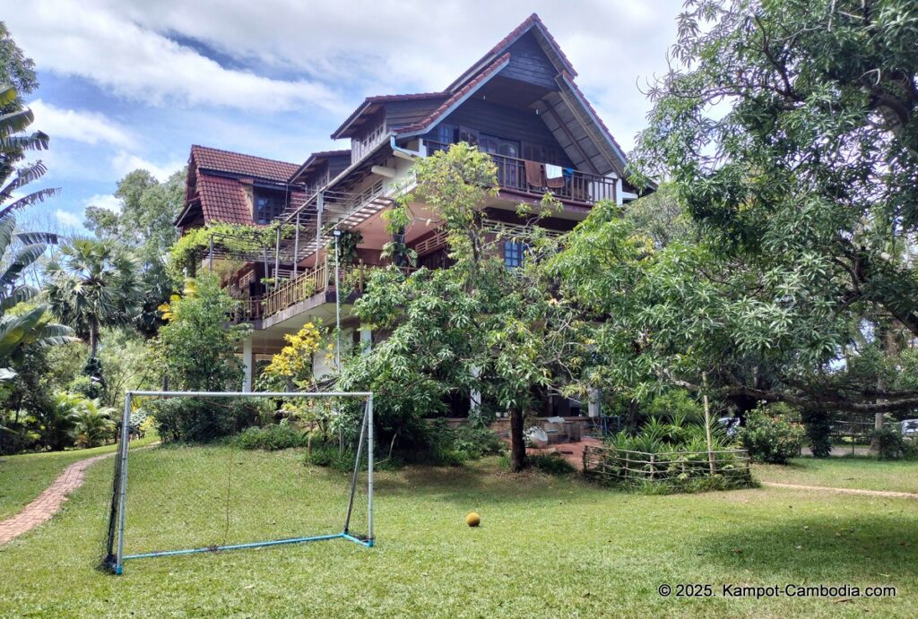 Welcome to Les Manguiers, Mango Tree Hotel Resort in kampot cambodia