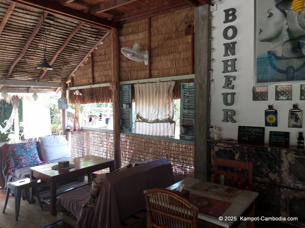 retro kampot guesthouse in cambodia