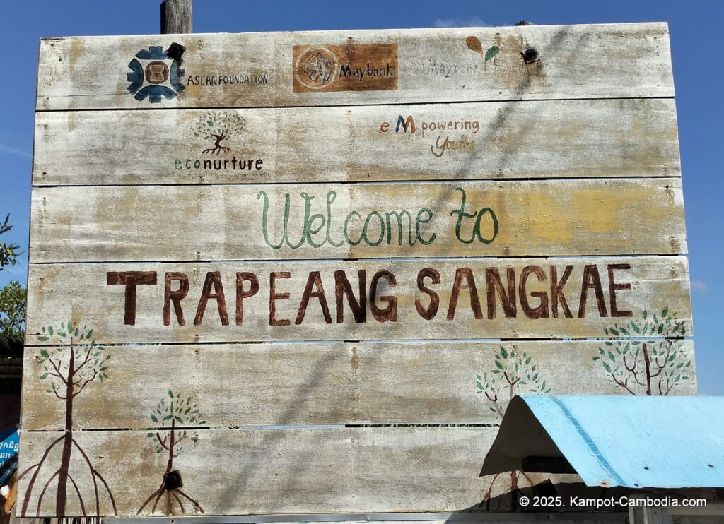 Trapeang Sangkae mangrove in kampot cambodia. boats and rooms.